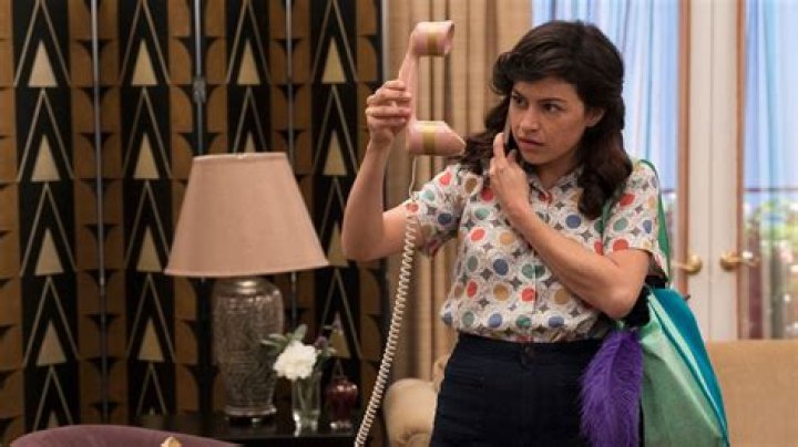 Alia Shawkat Arm Scar Has Arrested Development Fans Confused