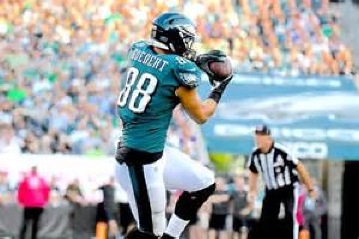Draft Dallas Goedert in Best Ball