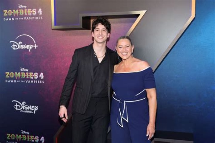 Is Jeffrey Brezovar Camryn Manheim's Husband?