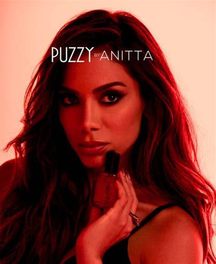 Lyrics & Translations of Sultate by Anitta & Jarina De Marco
